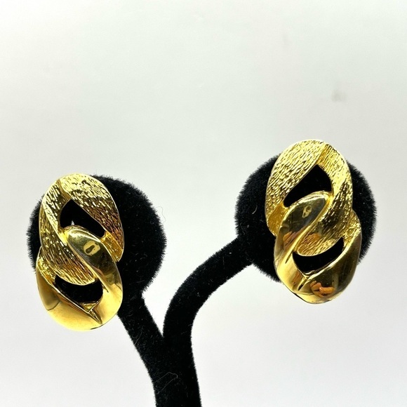 Napier Knot Gold Tone Screw Back Clip On Vintage Earrings Classic Chic Signed - Picture 2 of 7